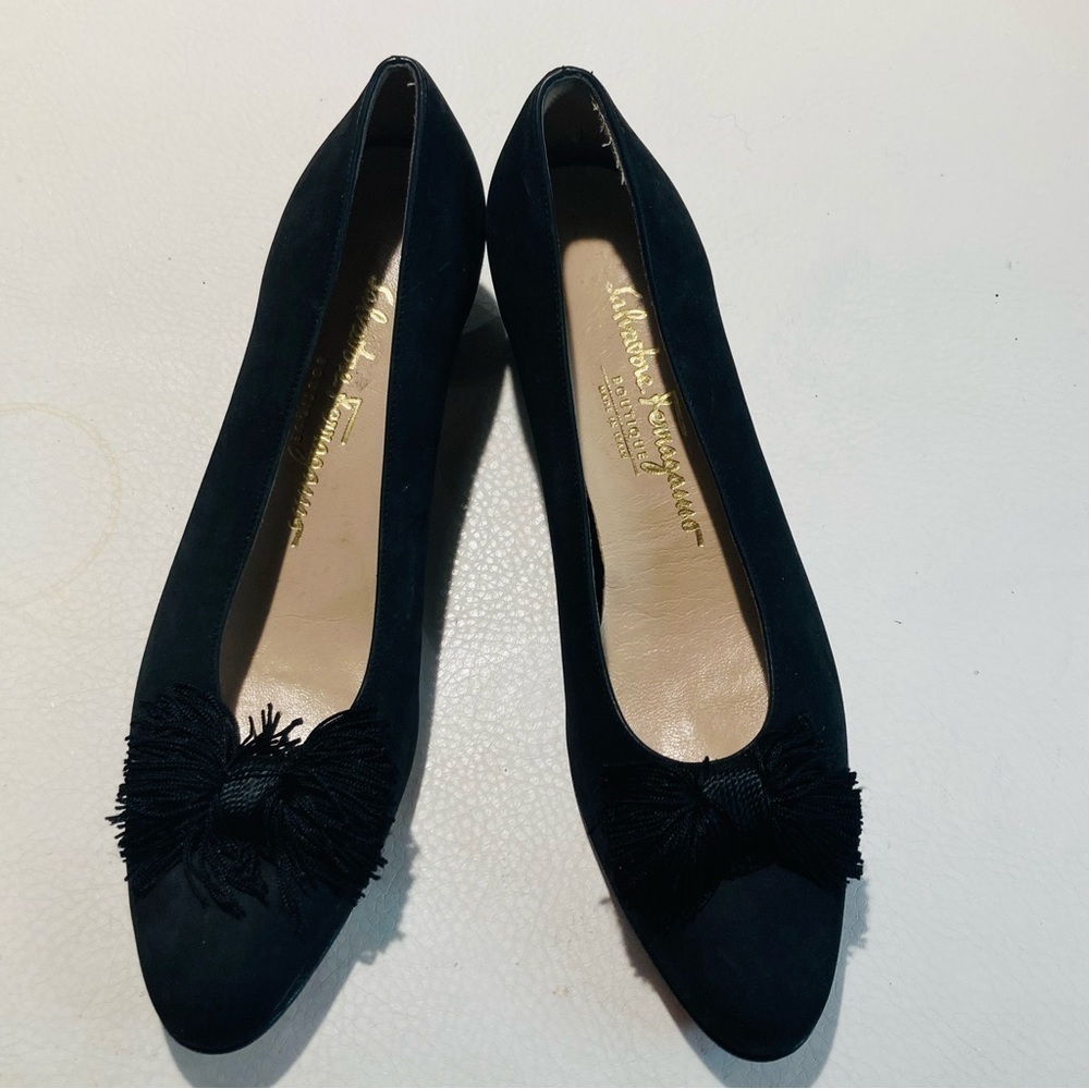 SALVATORE FERRAGAMO  Sz 8.5 4A Suede Velvet Fringe Front Bow Shoes